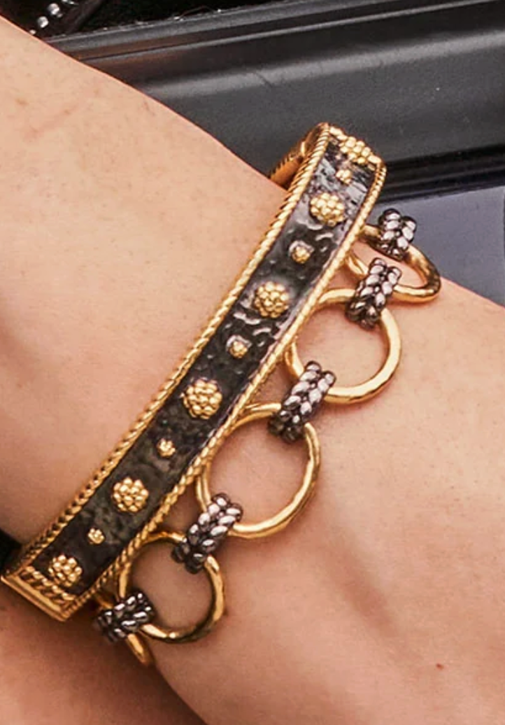 Berry Classic Hinged Bangle S/M