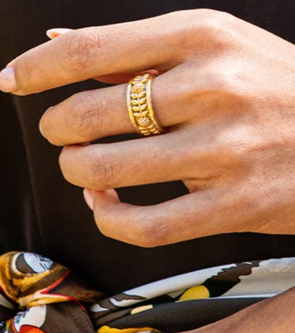 Berry Vine Ring In Gold