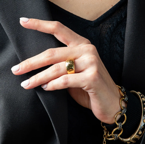 Cleopatra Band Ring in Hammered In Gold