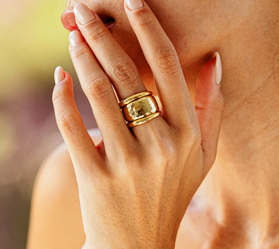 Cleopatra Band Ring in Hammered In Gold