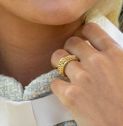Berry Vine Ring In Gold